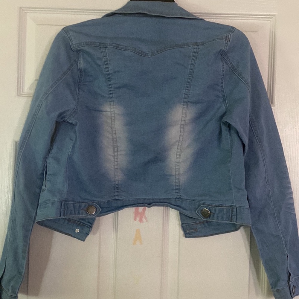 I am selling this jacket size woman S worn a few times - Picture 2 of 4
